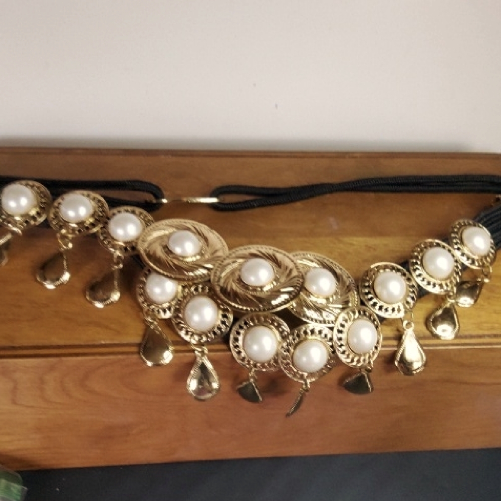 Elegant Gold and Pearl Women's Belt.